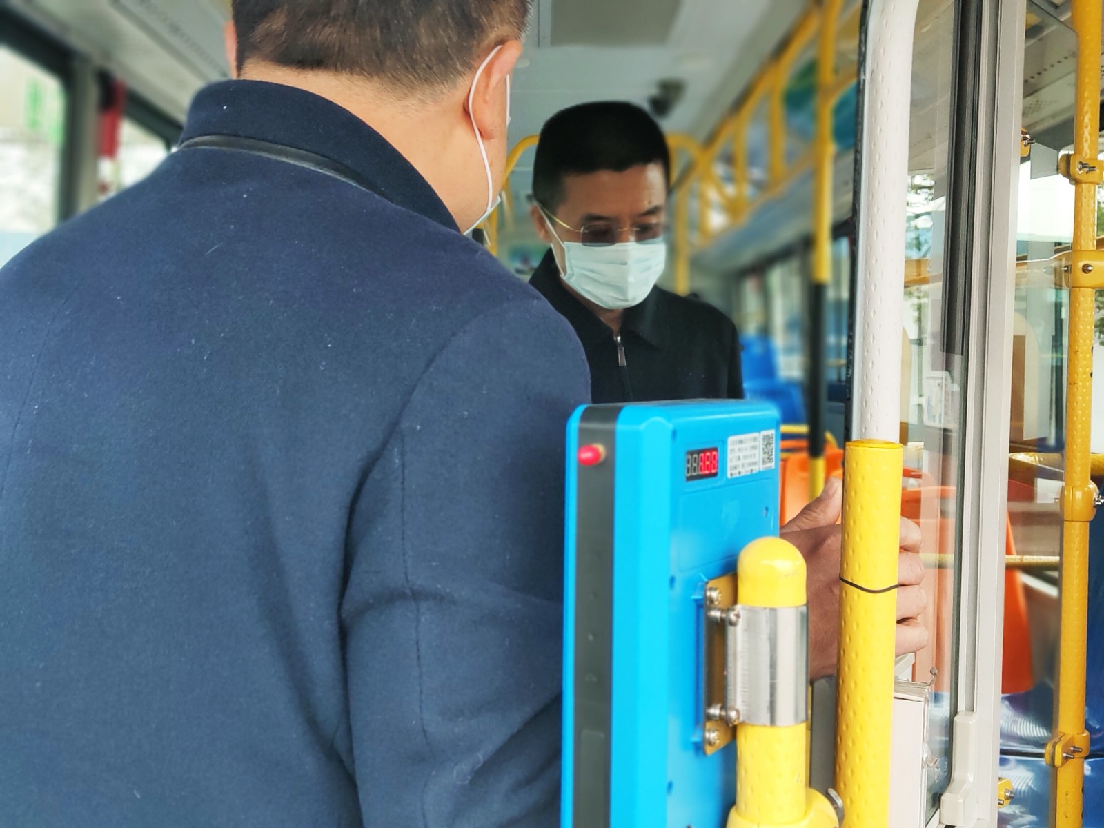 視察荊門(mén)公交車型車況.jpg